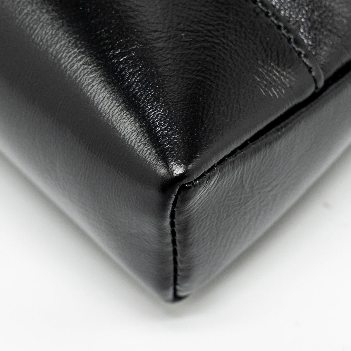 chanel-mini-31-clutch-with-chain-shiny-lambskin-black-lghw-microchip-copy-1