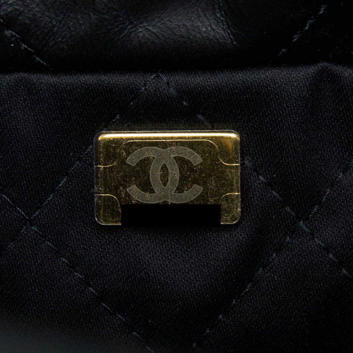 chanel-small-22-bag-shiny-calfskin-ghw-microchip
