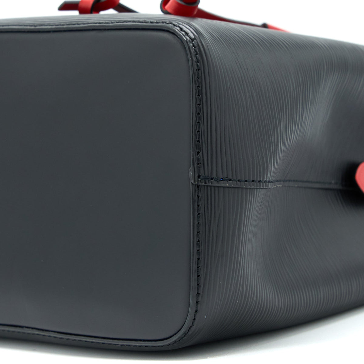 louis-vuitton-neonoe-bb-epi-black-safran-shw