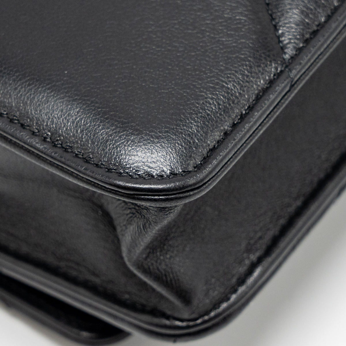 chanel-19-wallet-on-chain-lambskin-black-multicolour-hardware-2