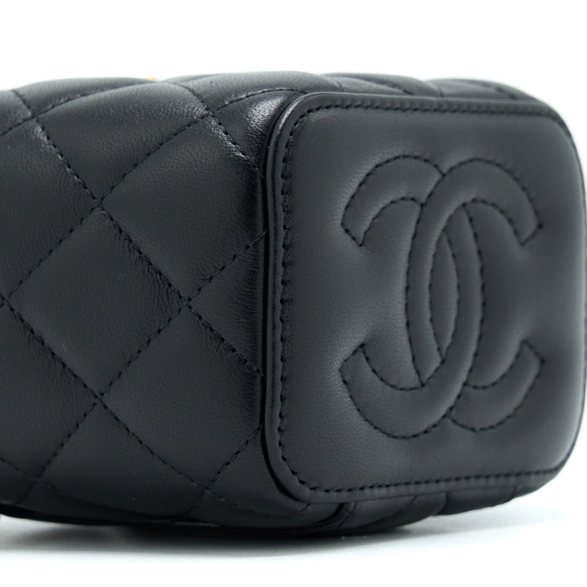 chanel-22b-pearl-crush-mini-vanity-with-chain-lambskin-black-ghw
