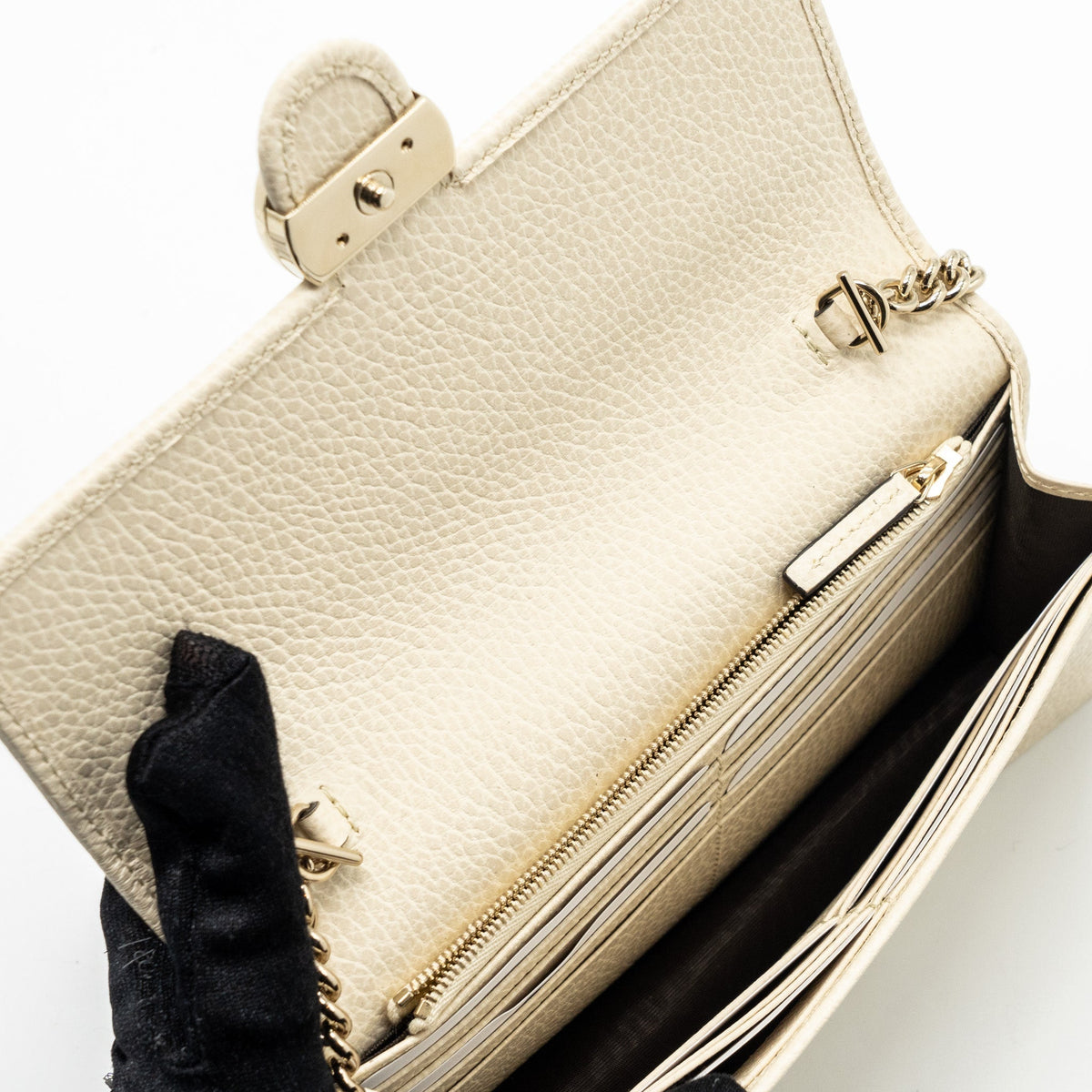 gucci-interlocking-g-crossbody-chain-bag-wallet-white-lghw