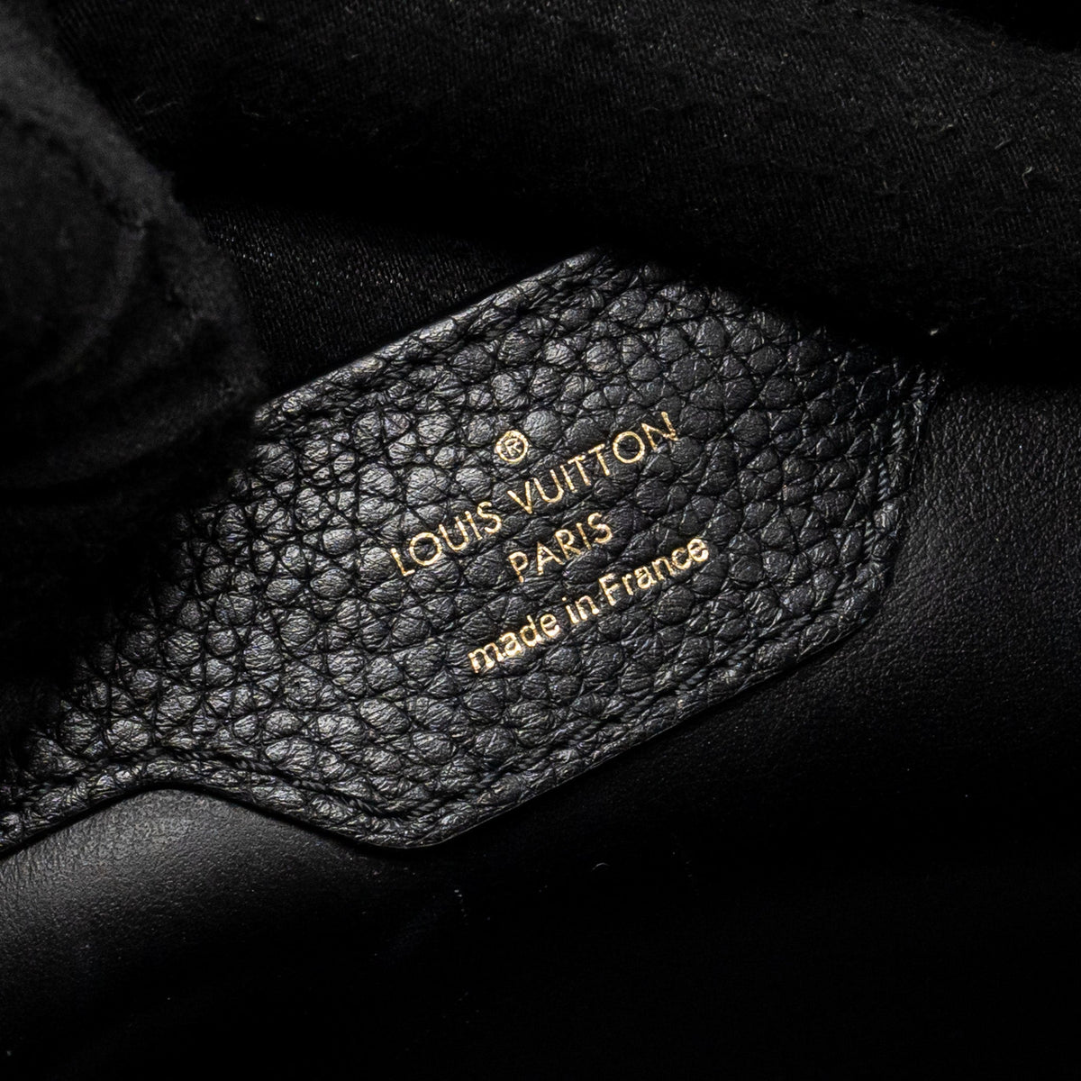 louis-vuitton-capucines-mm-calfskin-black-ghw
