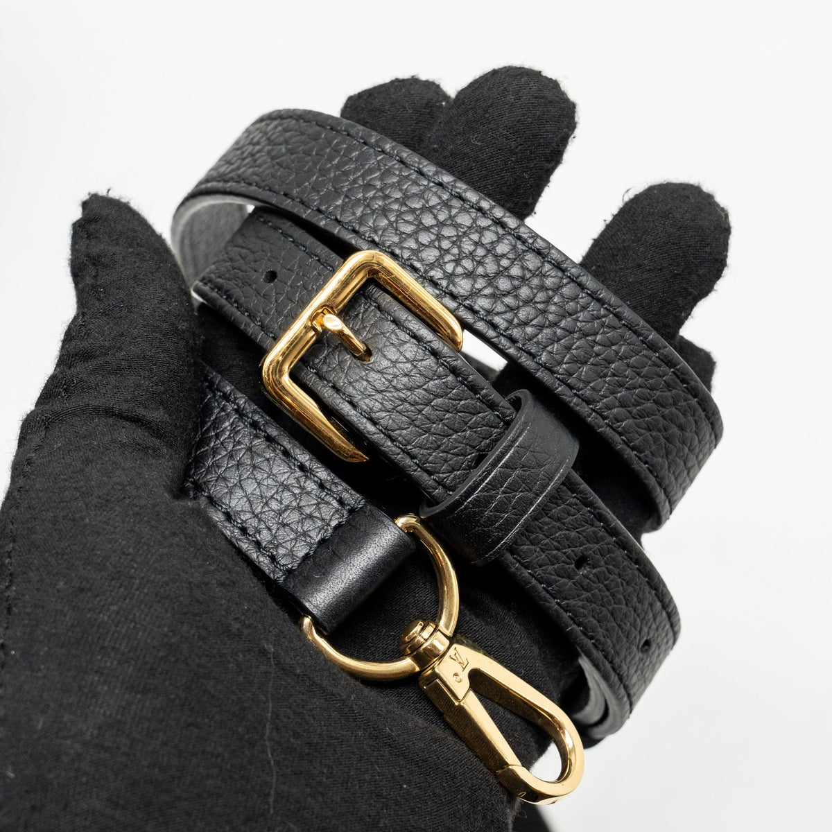 louis-vuitton-capucines-mm-calfskin-black-ghw