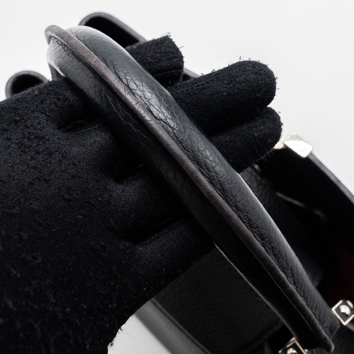 louis-vuitton-capucines-pm-calfskin-black-pink-shw