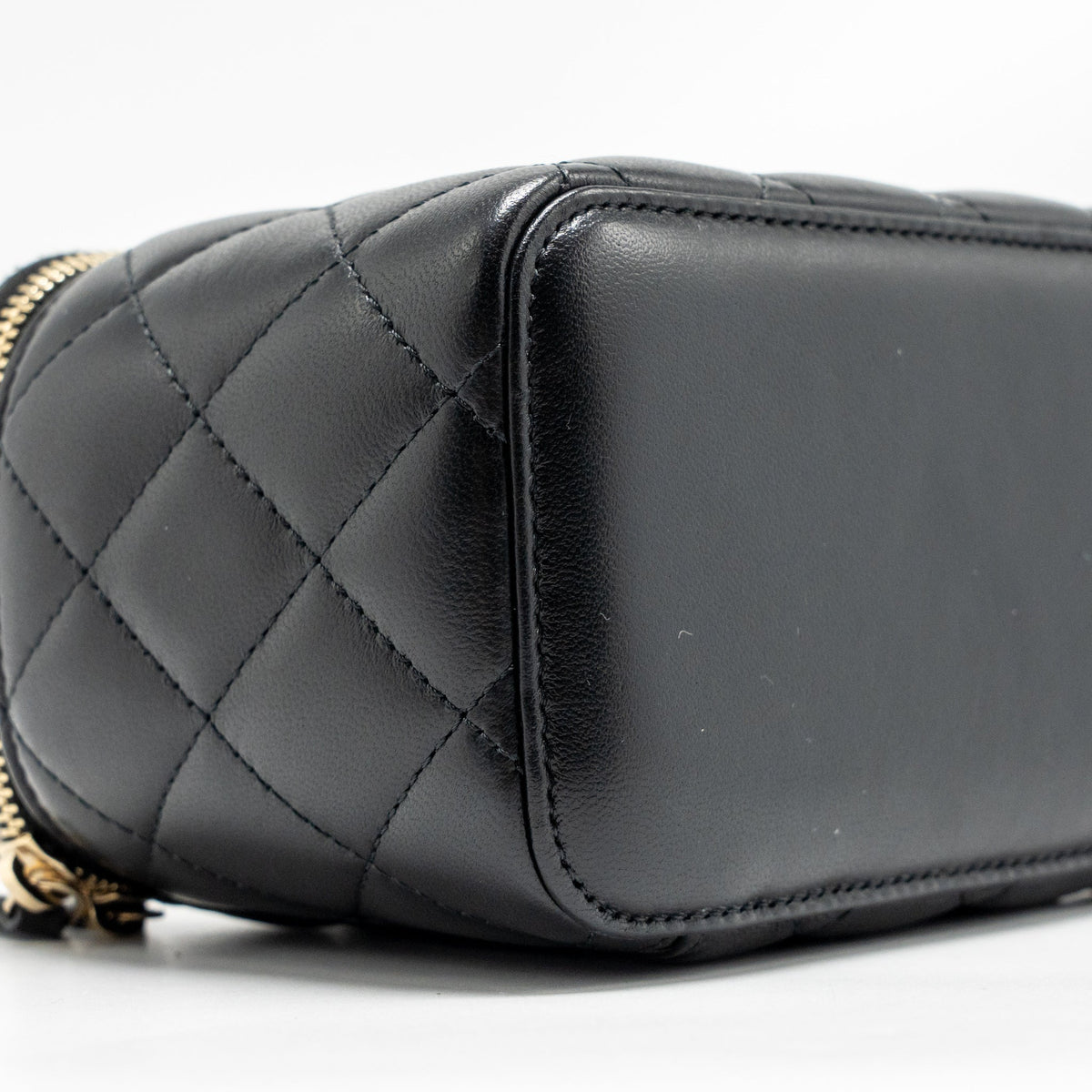 chanel-long-vanity-case-with-chain-lambskin-black-lghw