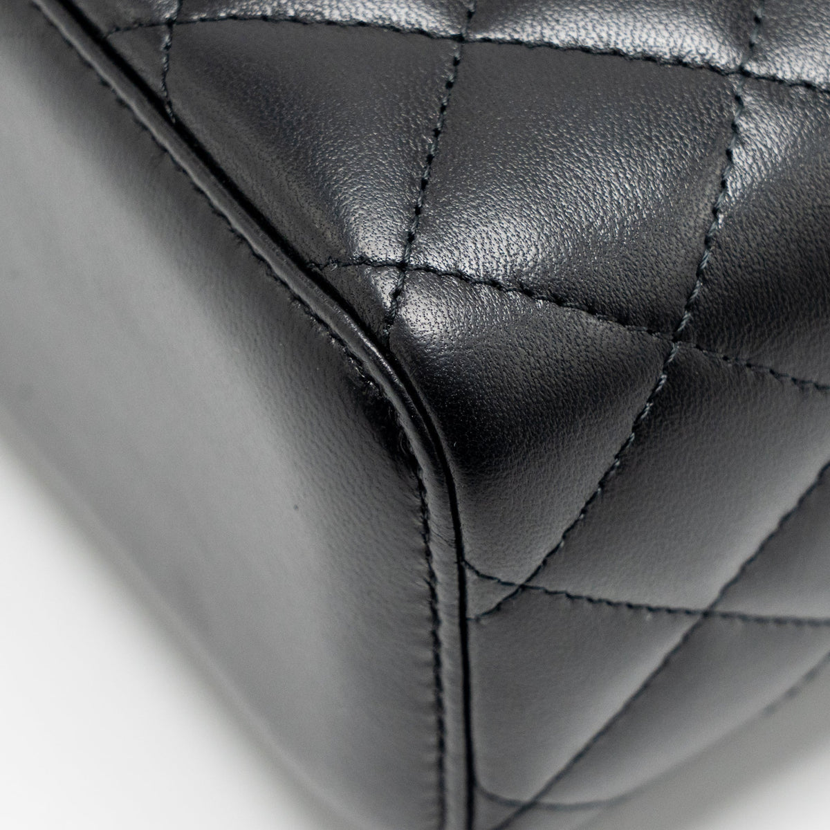 chanel-long-vanity-case-with-chain-lambskin-black-lghw