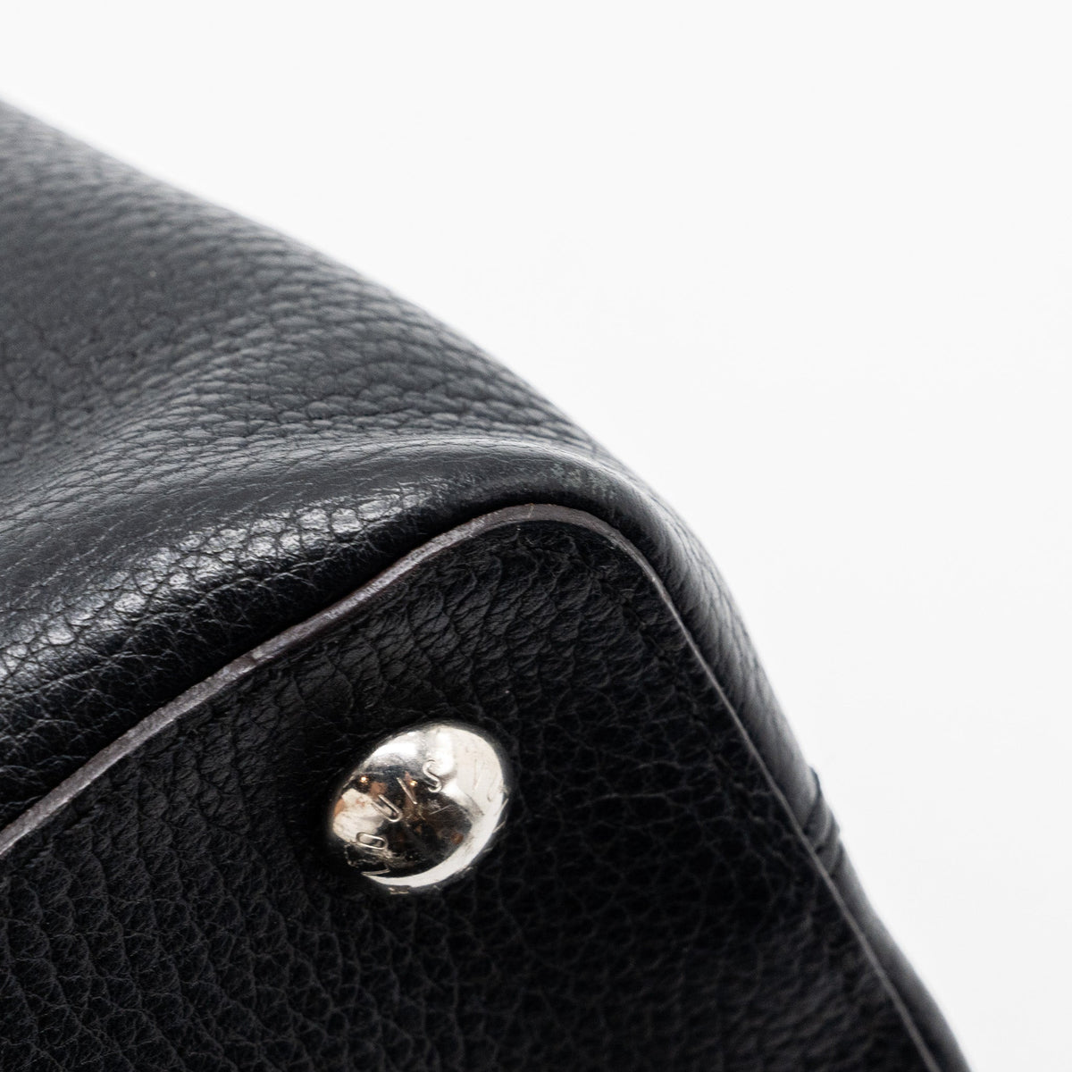 louis-vuitton-capucines-pm-calfskin-black-pink-shw