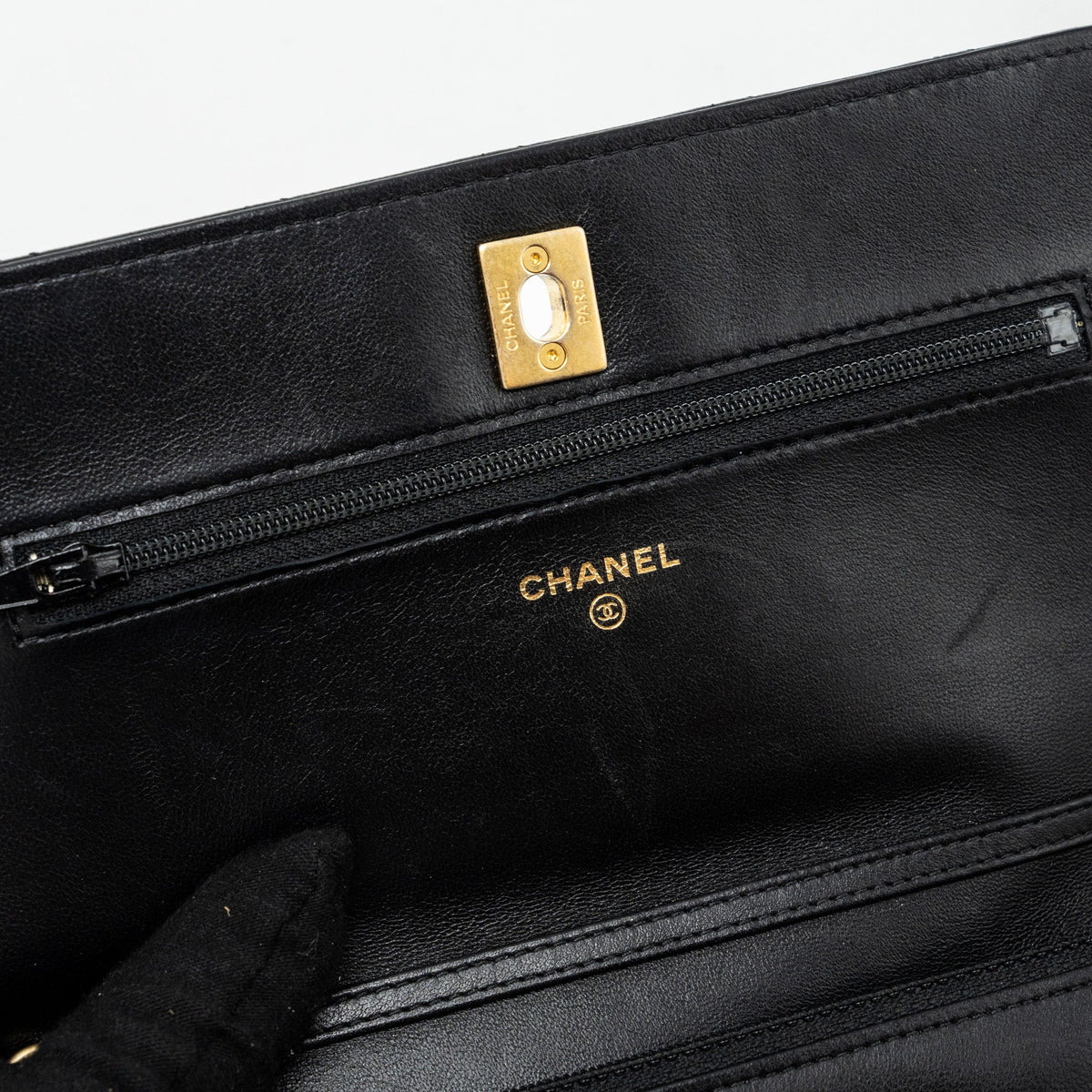 chanel-pearl-crush-wallet-on-chain-lambskin-black-ghwmicrochip