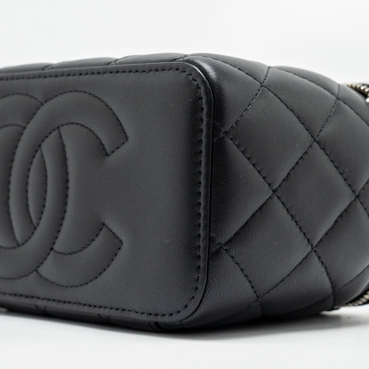 chanel-top-handle-long-vanity-case-lambskin-black-shw-microchip-copy-2