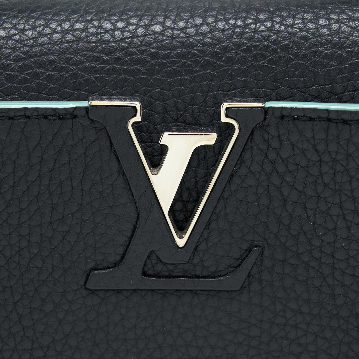 louis-vuitton-capucines-bb-taurillon-black-blue-shw