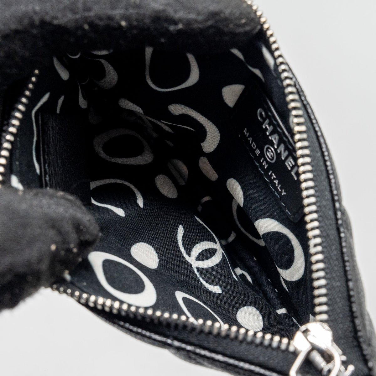 chanel-coco-chanel-on-cc-logo-mini-ocase-zip-pouch-caviar-black-shw-microchip