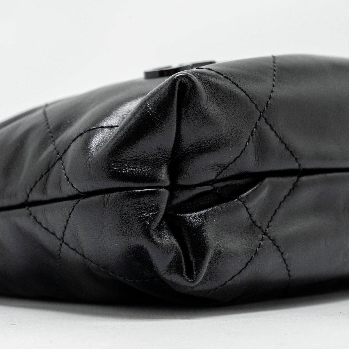 chanel-mini-22-so-black