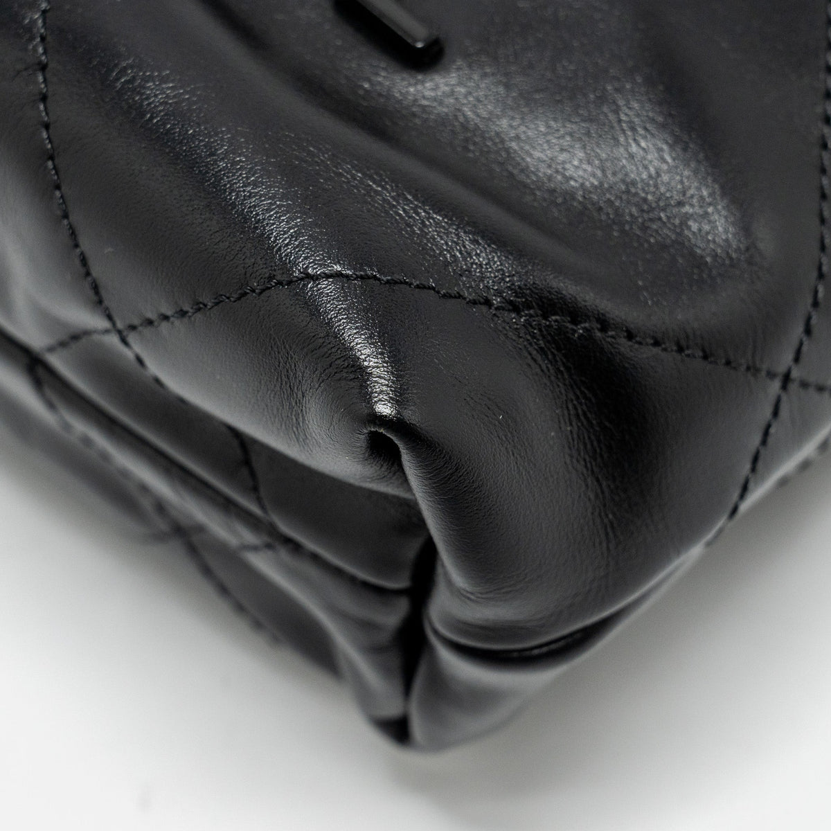 chanel-mini-22-so-black