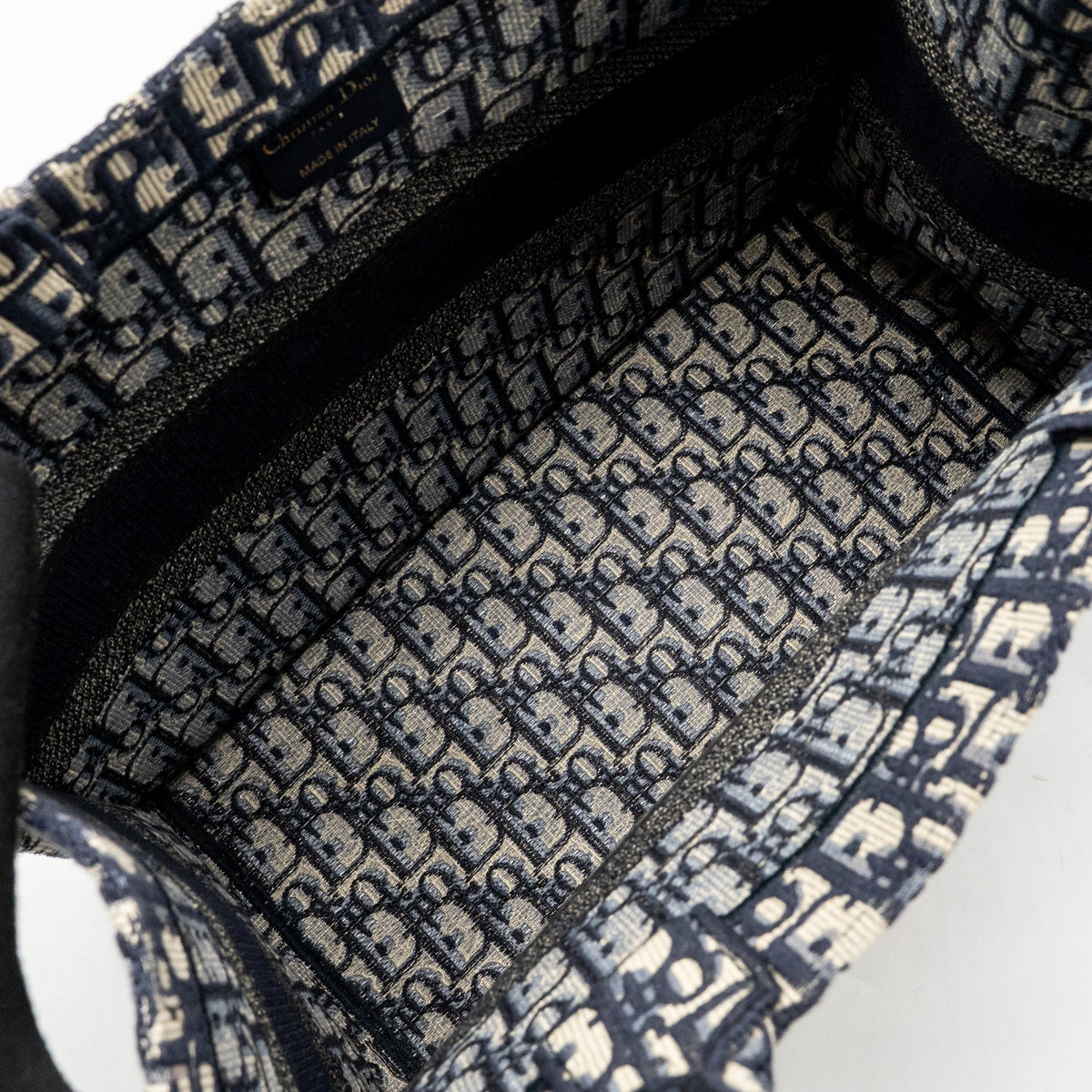 dior-medium-book-tote-oblique-embroidery-ecru-blue