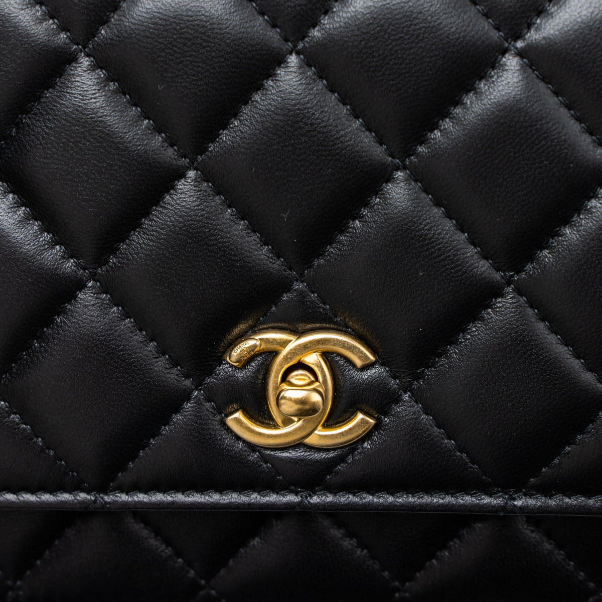 chanel-pearl-crush-wallet-on-chain-lambskin-black-ghw-microchip-6