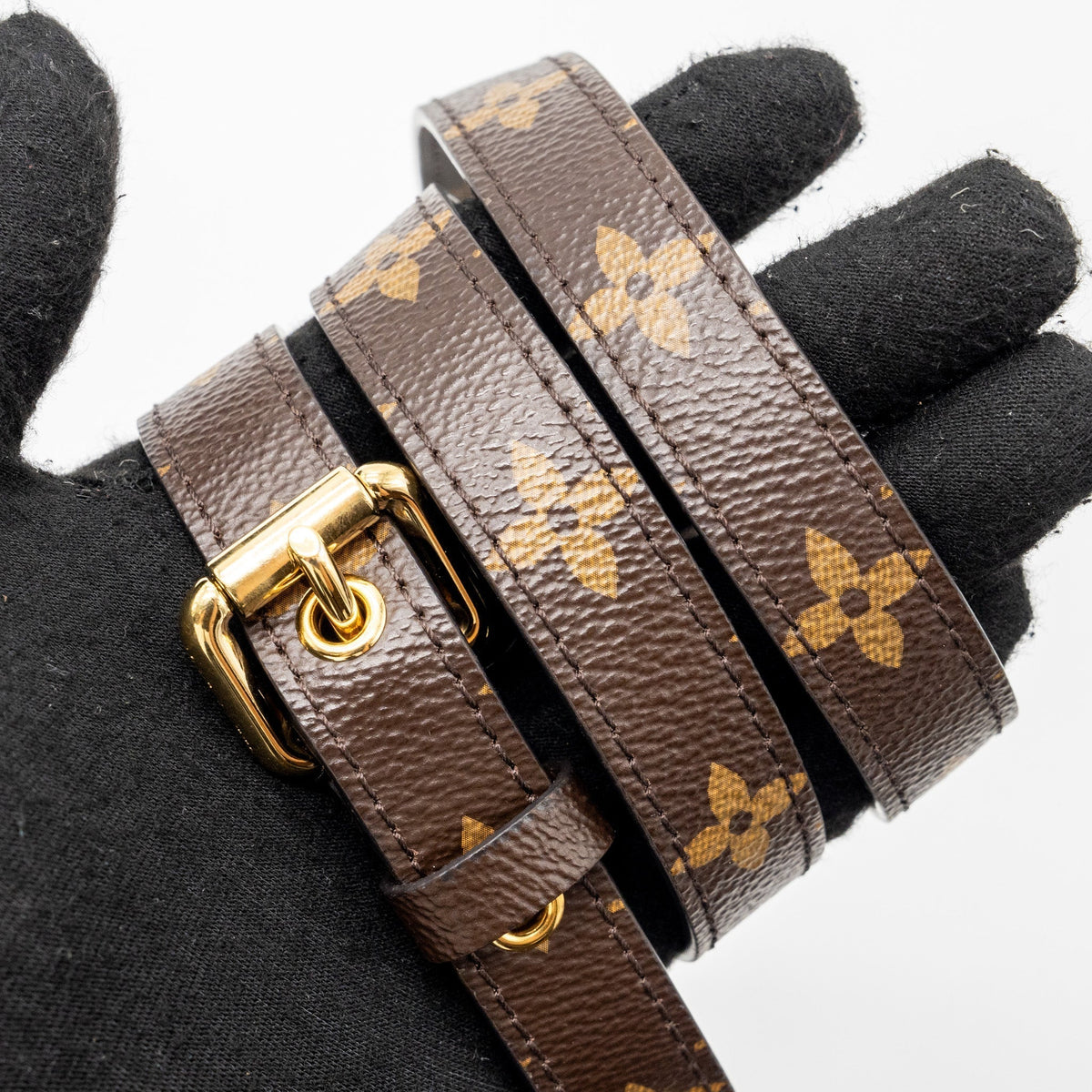 louis-vuitton-pochette-metis-monogram-canvas-ghw-22