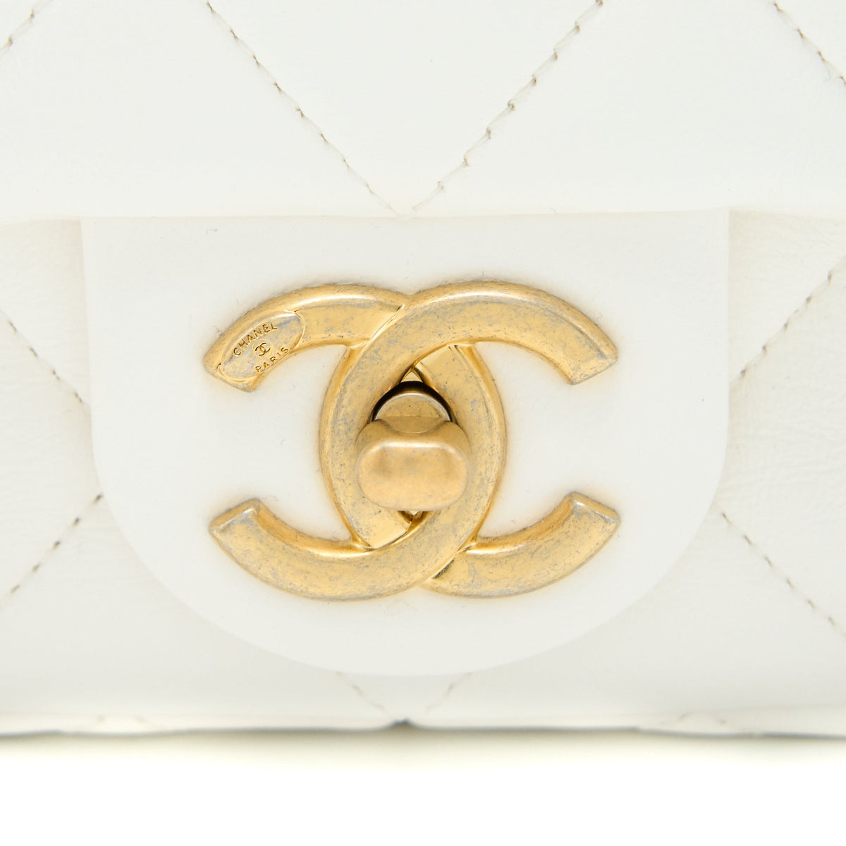 chanel-22s-giant-chain-falp-shoulder-bag-lambskin-white-ghw-microchip