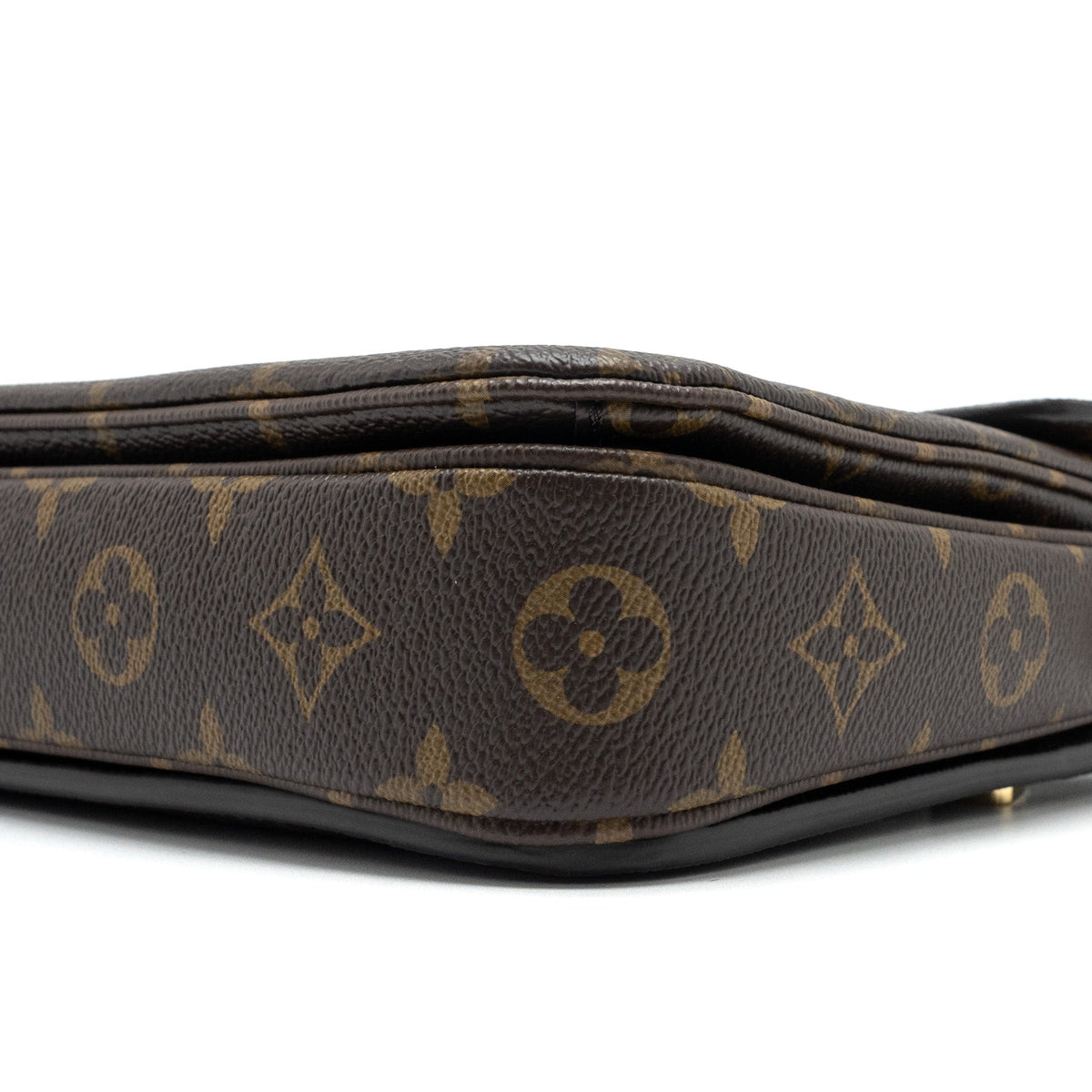 louis-vuitton-pochette-metis-monogram-canvas-ghw-new-version