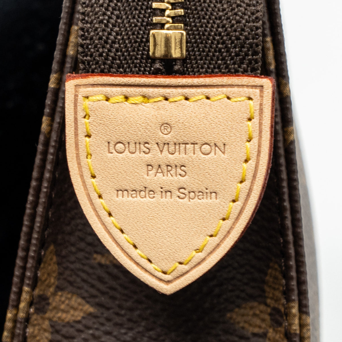 louis-vuitton-toiletry-pouch-15-monogram-canvas-ghw