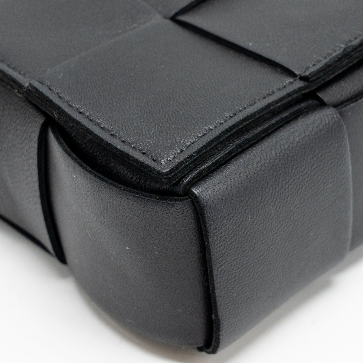 bottega-veneta-intreccio-cassette-mini-bag-lambskin-black-ghw