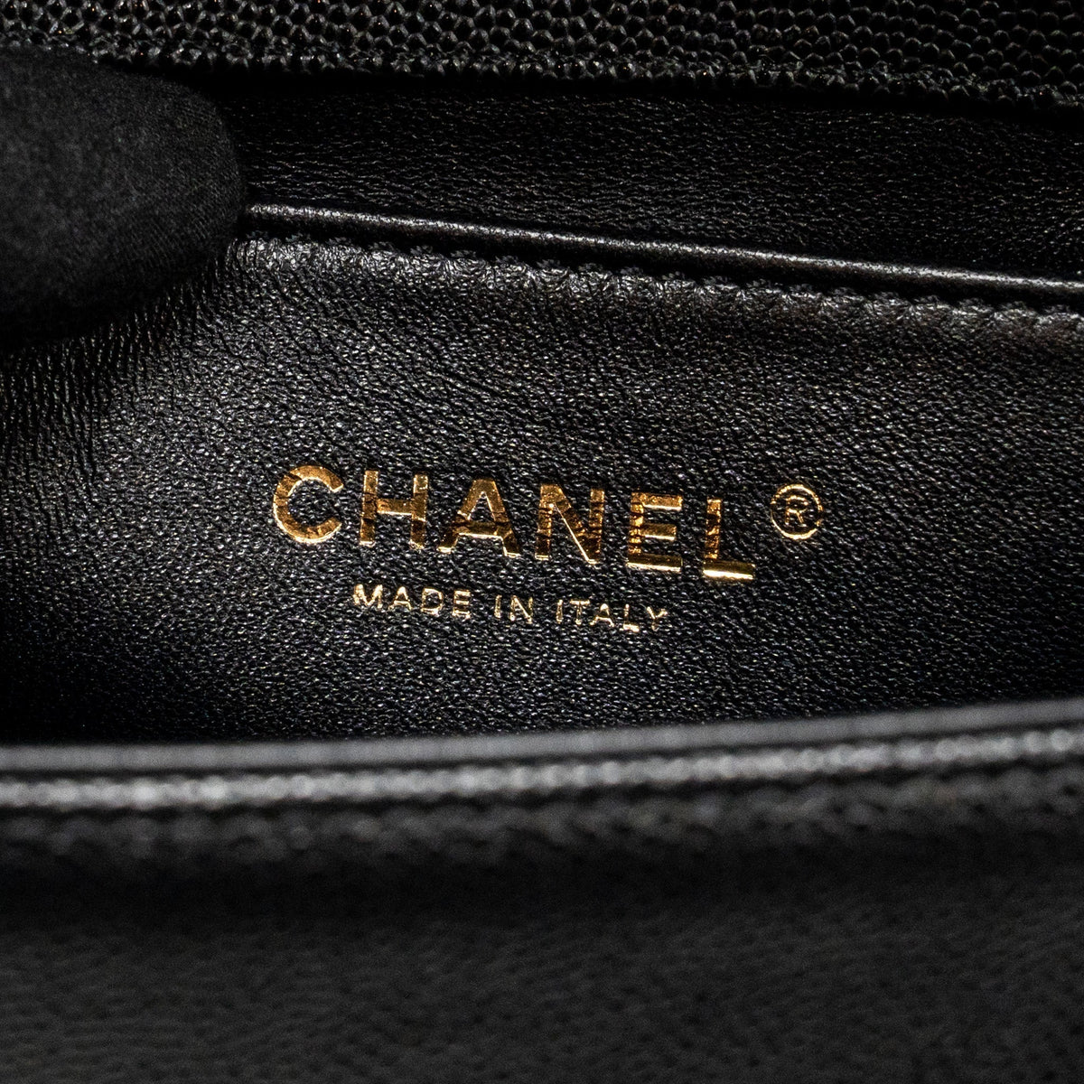 chanel-medium-boy-bag-caviar-black-ghwmicrochip
