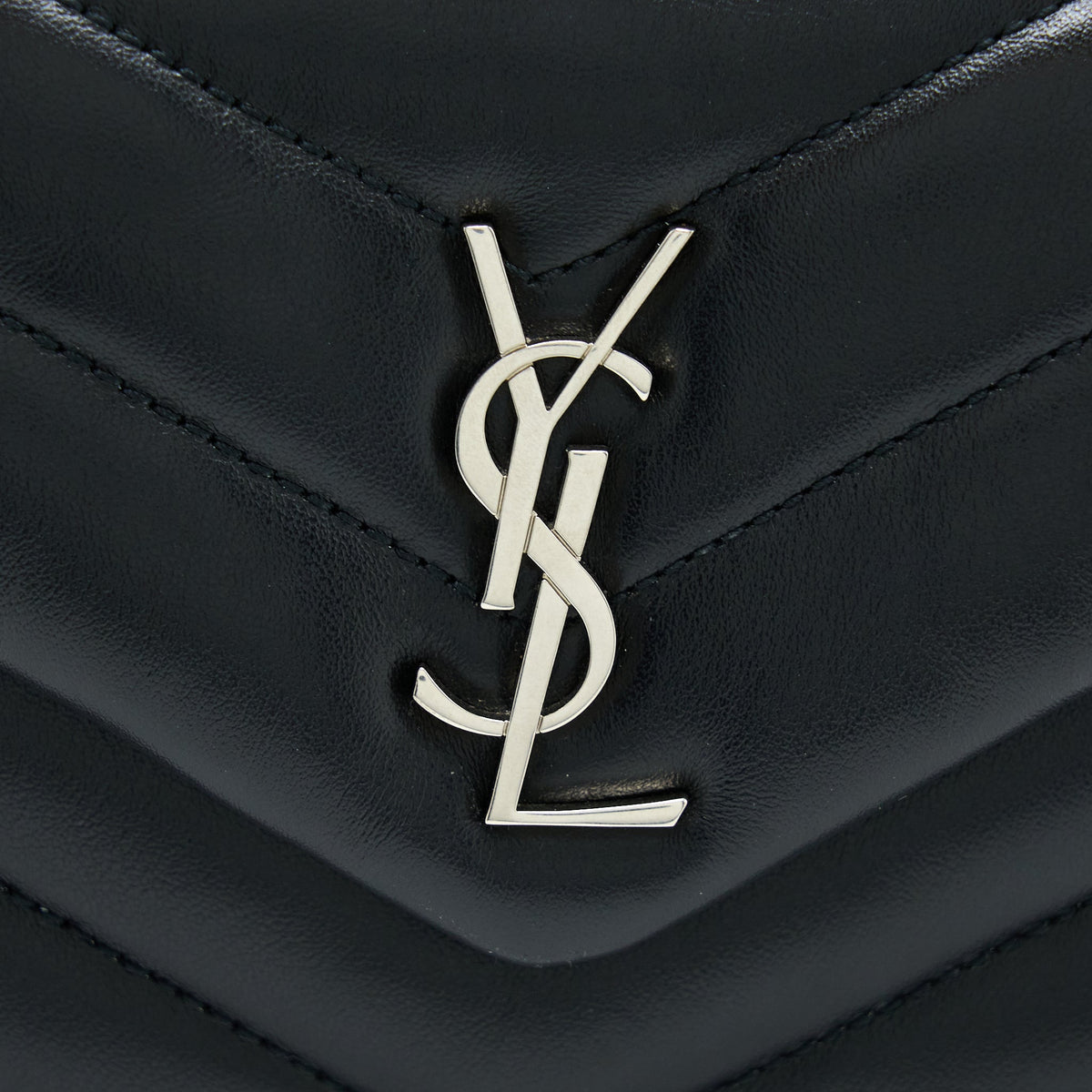 saint-laurent-ysl-toy-lou-lou-black-shw