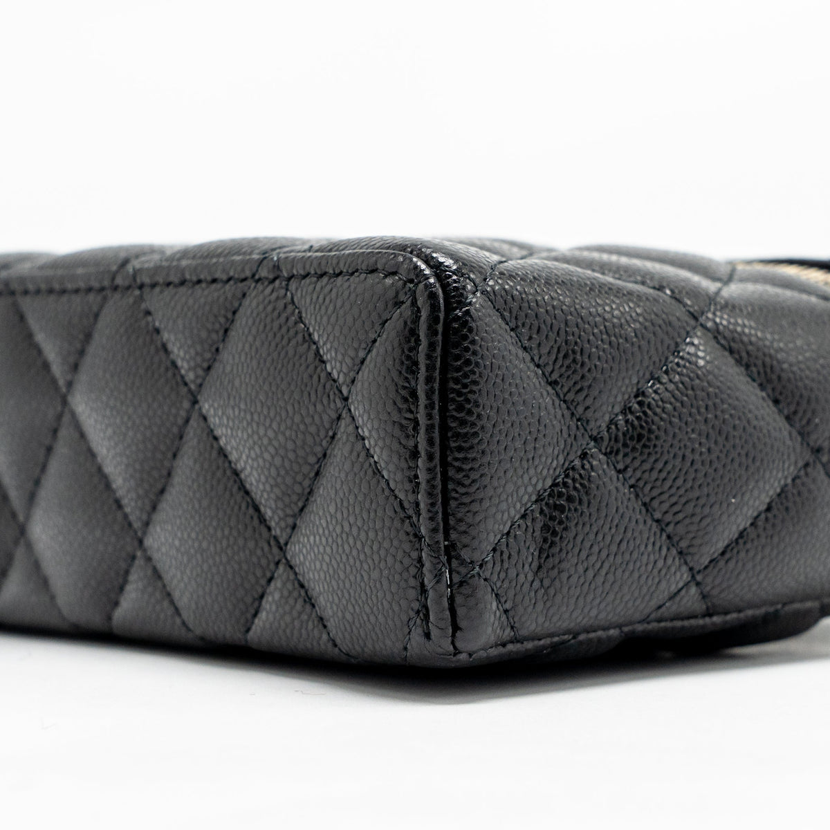 chanel-25p-cc-top-handle-vanity-with-chain-caviar-black-lghwmicrochip-3