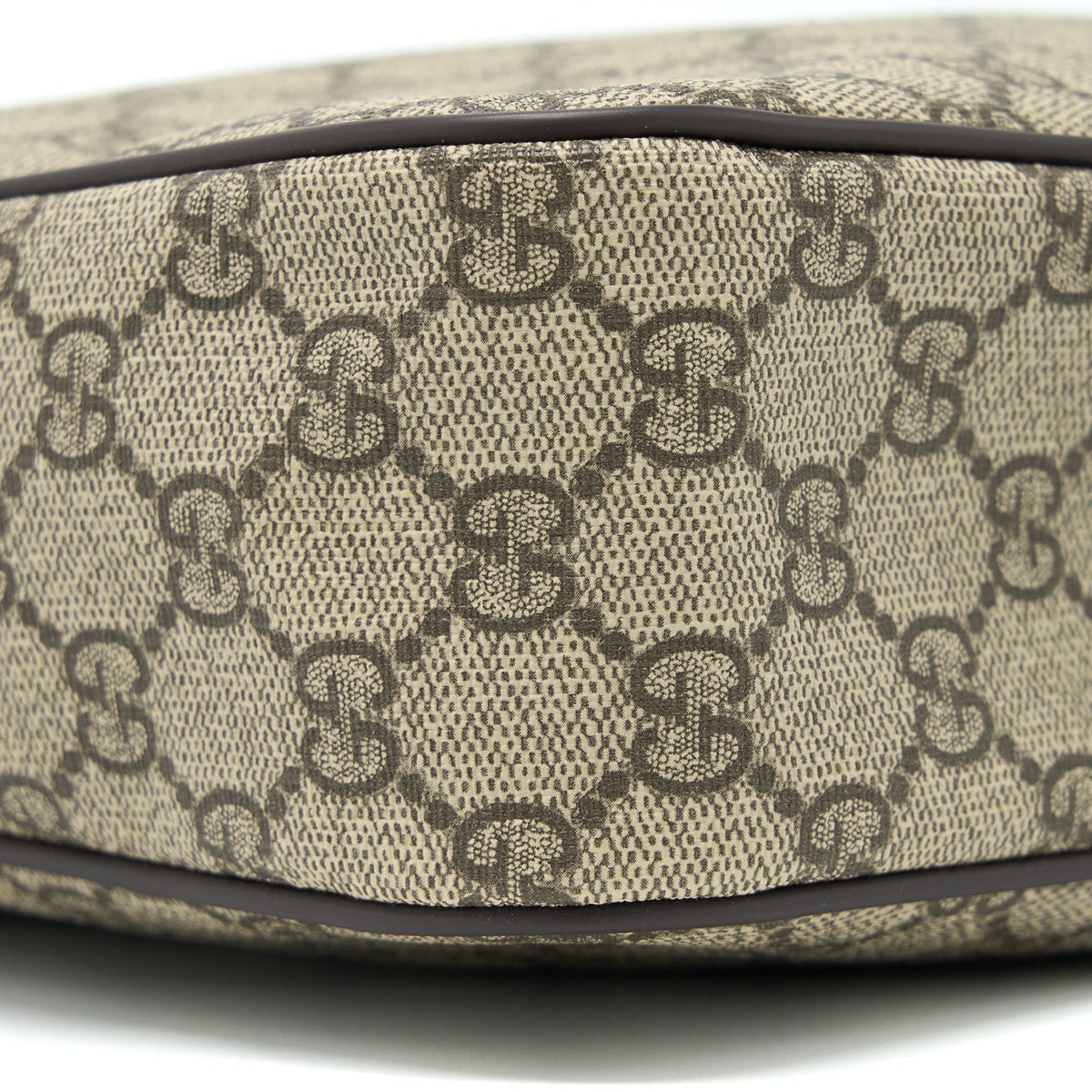 gucci-messenger-bag-gg-supreme-canvas-ghw
