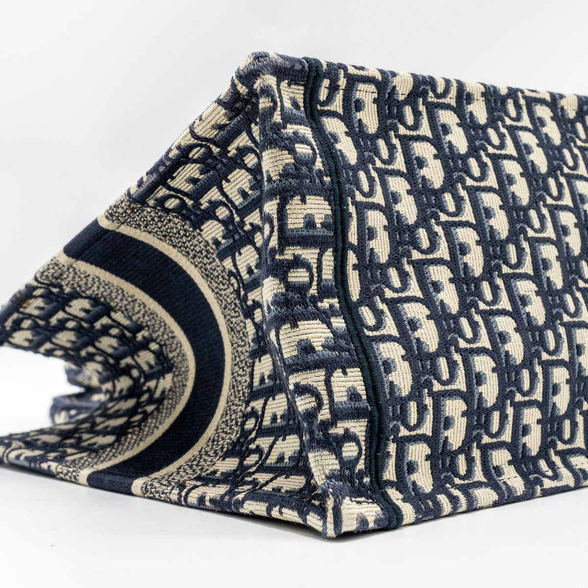 dior-medium-book-tote-dior-oblique-embroidery-blue