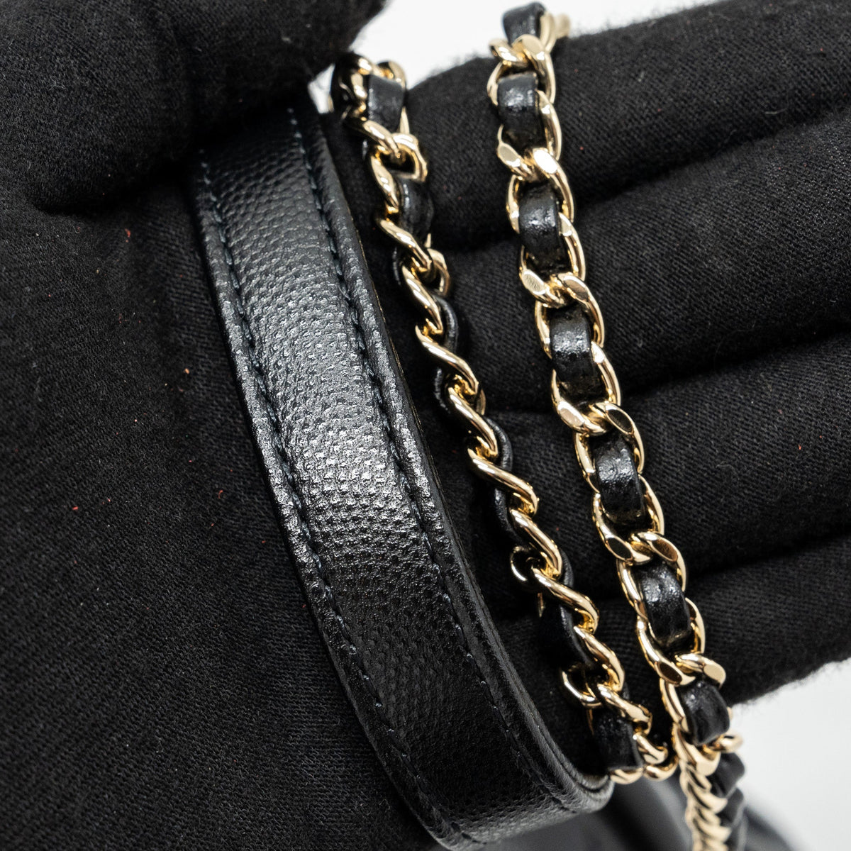 chanel-coco-handle-extra-mini-caviar-black-lghwmicrochip-2