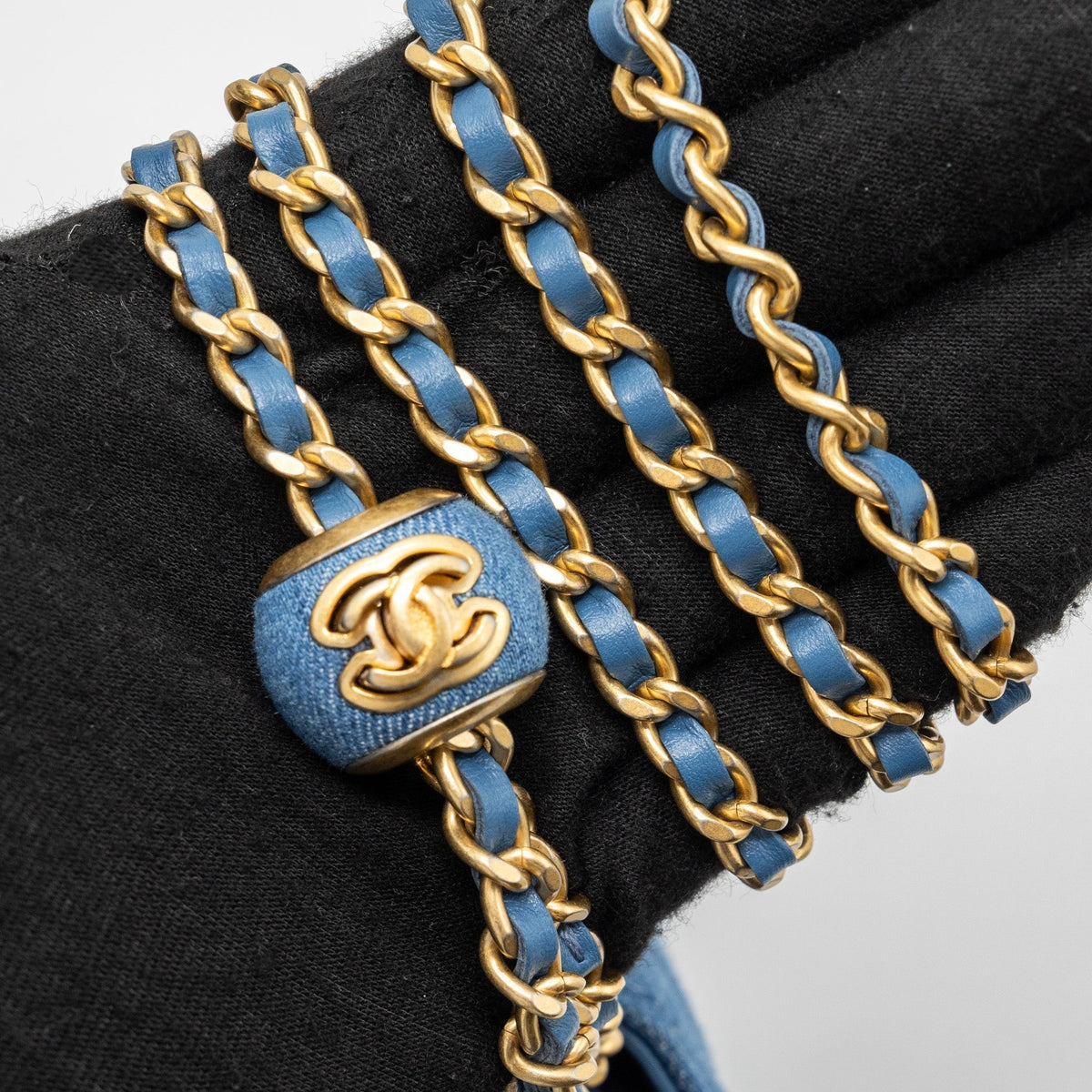 chanel-pearl-crush-wallet-on-chain-denim-blue-ghw-microchip