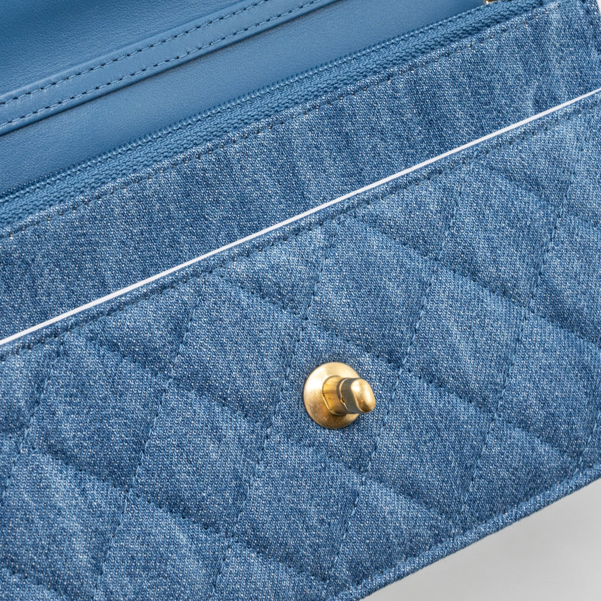 chanel-pearl-crush-wallet-on-chain-denim-blue-ghw-microchip