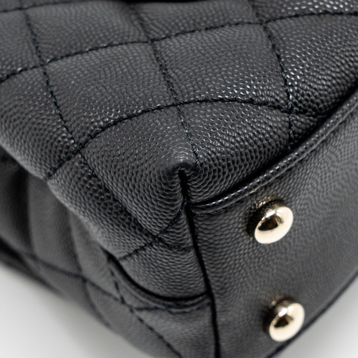chanel-small-coco-handle-caviar-black-lghw-microchip-17