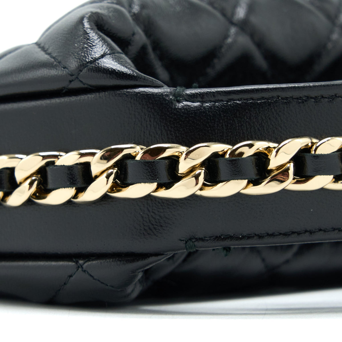 chanel-23c-round-cruise-pouch-lambskin-black-lghw-microchip