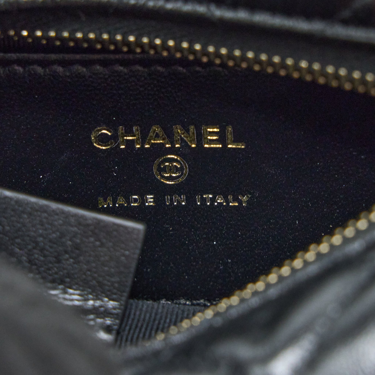 chanel-23c-round-cruise-pouch-lambskin-black-lghw-microchip
