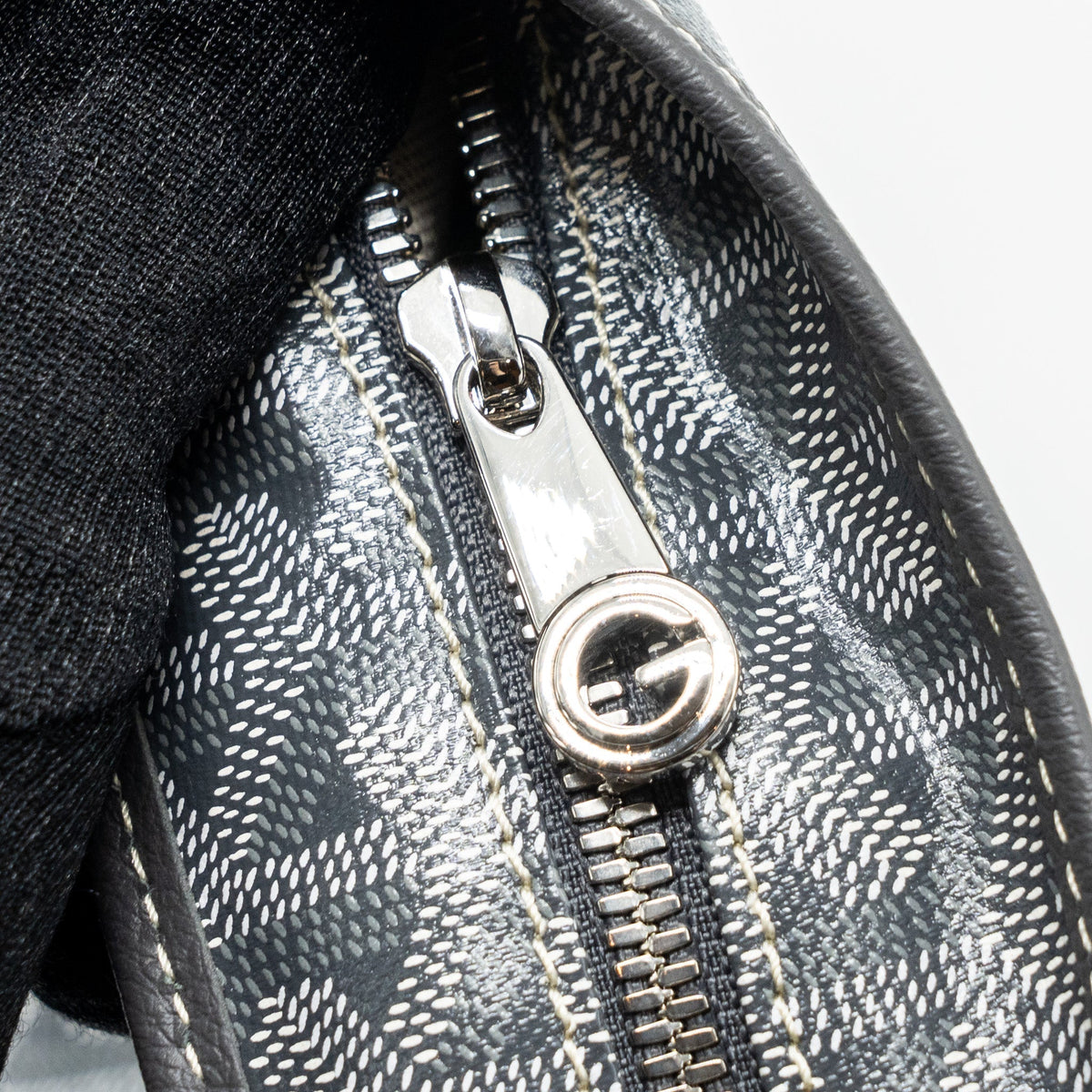 goyard-boheme-hobo-pm-goyardine-canvas-gris-shw