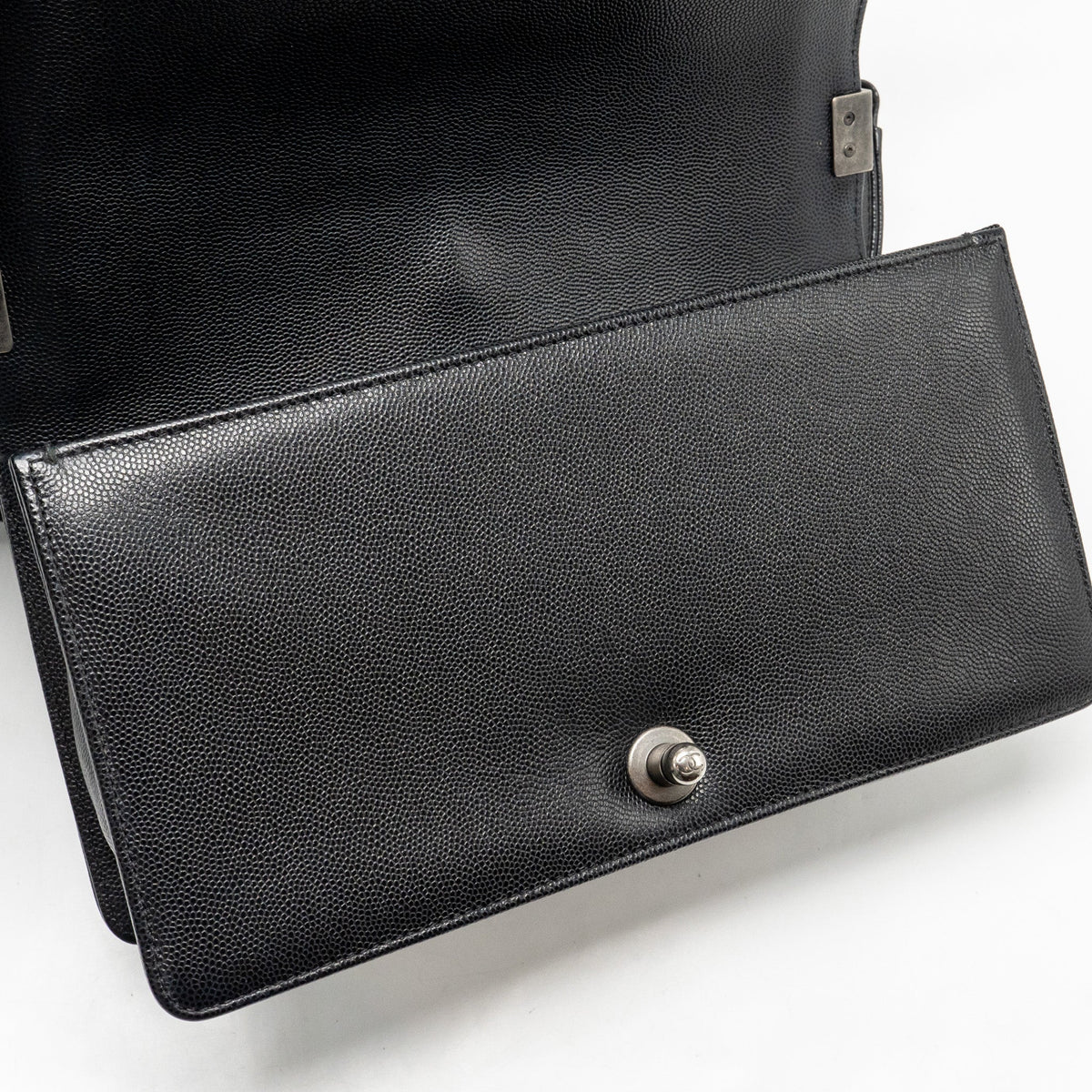chanel-medium-boy-bag-caviar-black-ruthenium-silver-hardware