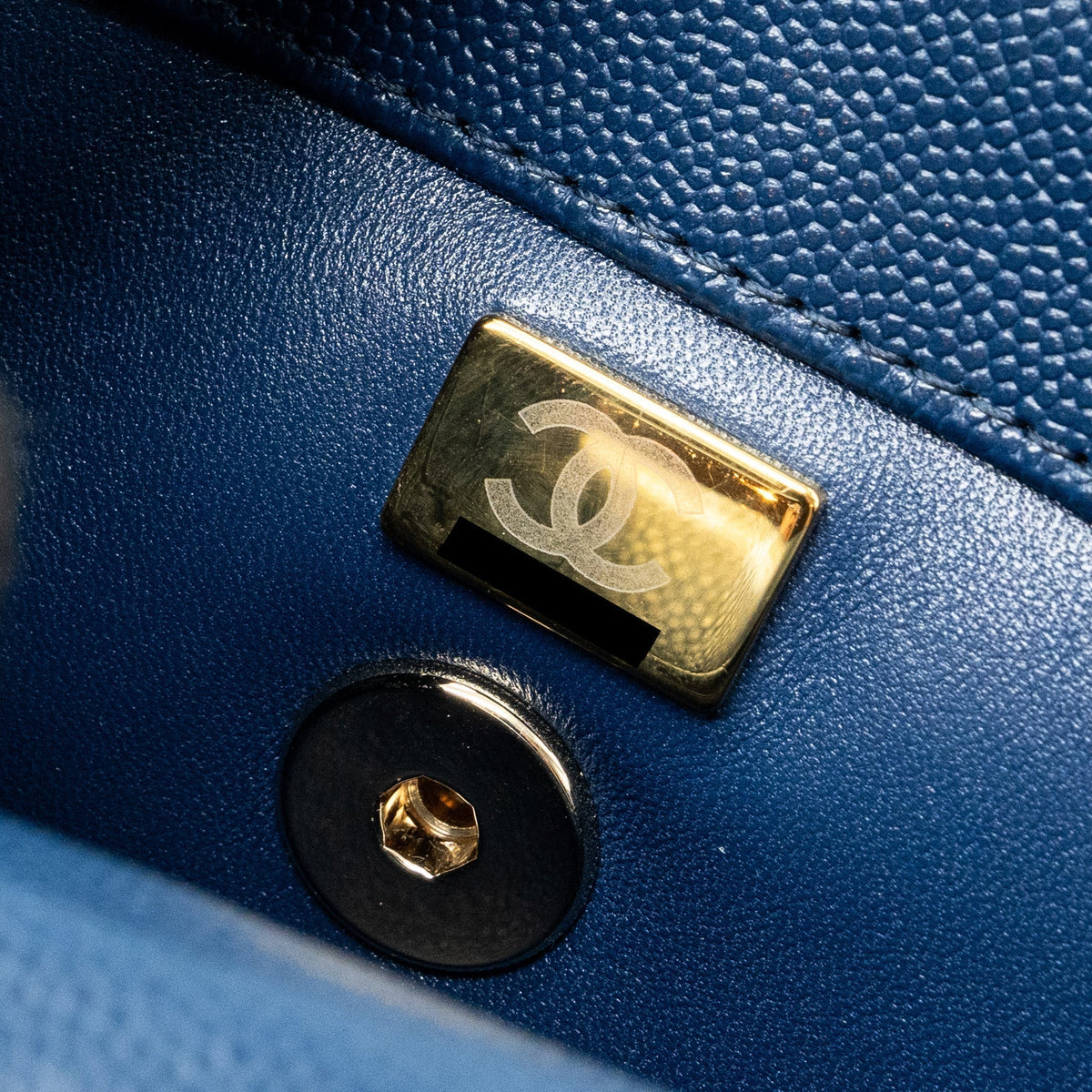 chanel-small-coco-handle-with-lizard-top-handle-caviar-navy-lghwmicrochip