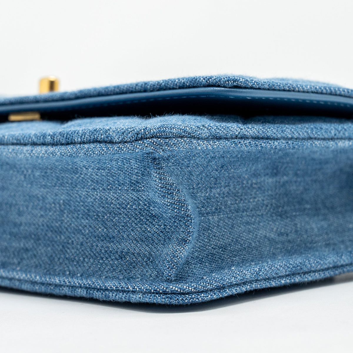 chanel-pearl-crush-wallet-on-chain-denim-blue-ghw-microchip-1