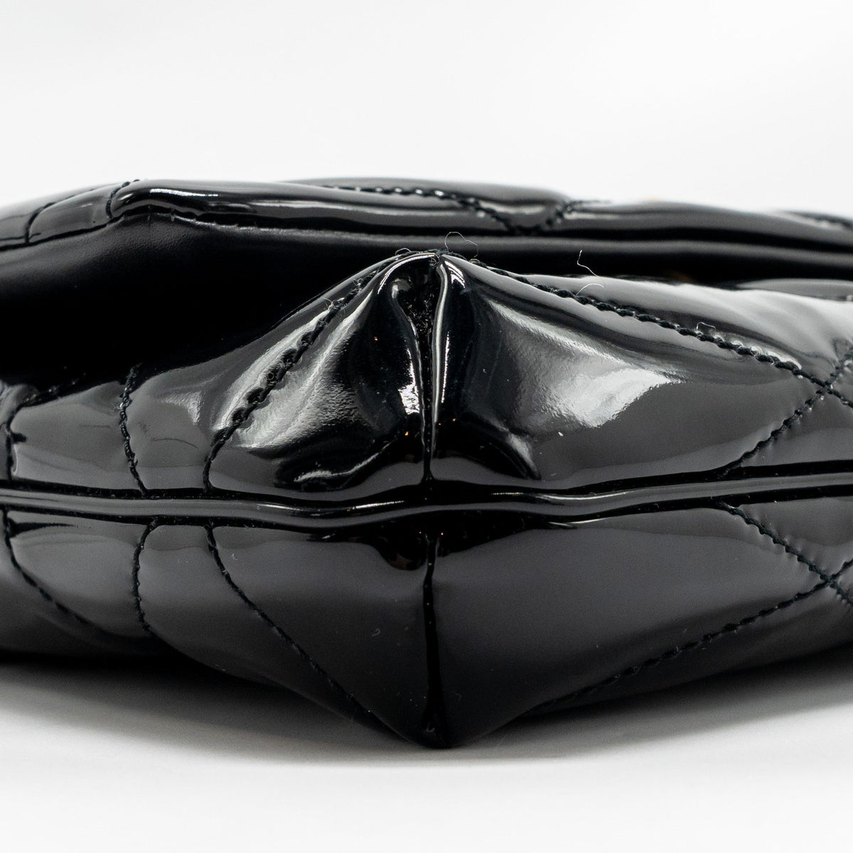 saint-laurent-ysl-le-5-a-7-quilted-shoulder-bag-patent-black-ghw