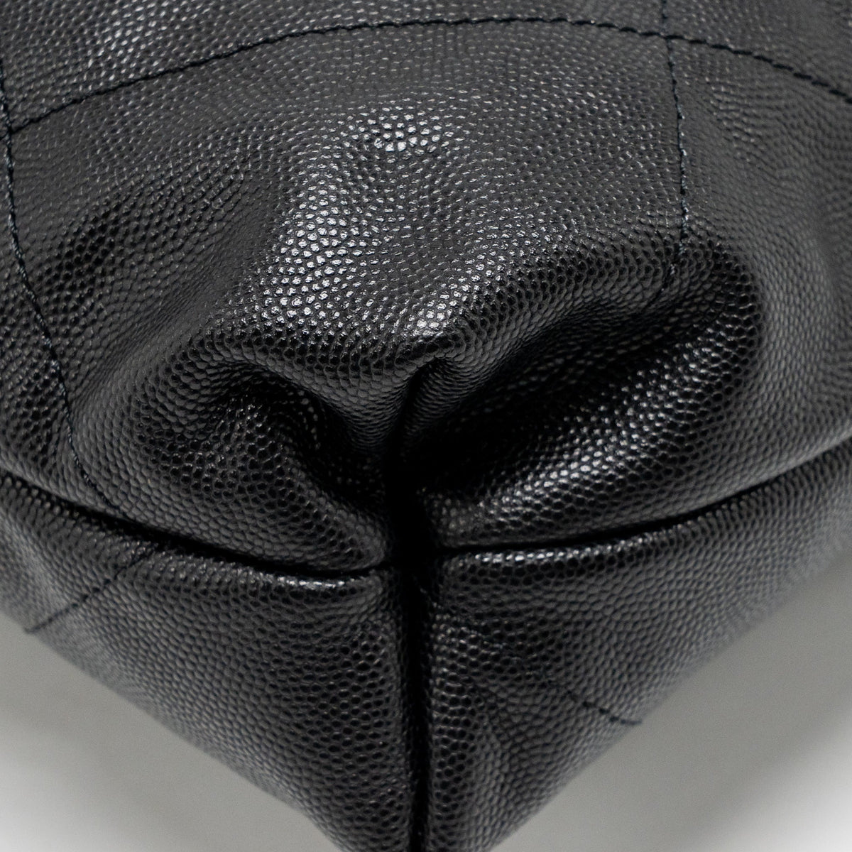 chanel-medium-22-bag-caviar-black-ghw-microchip