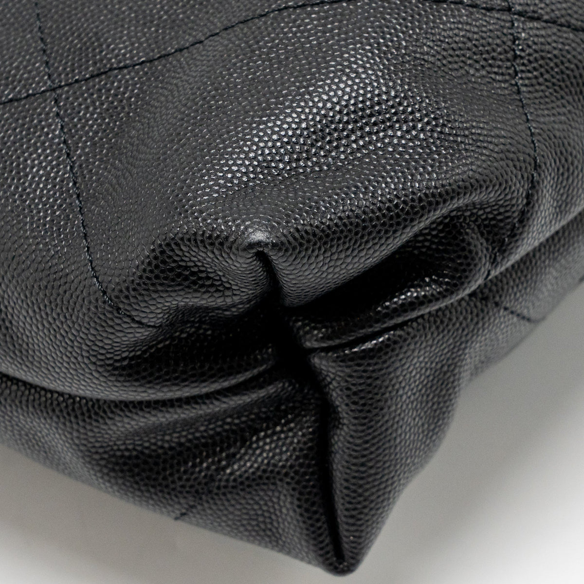 chanel-medium-22-bag-caviar-black-ghw-microchip