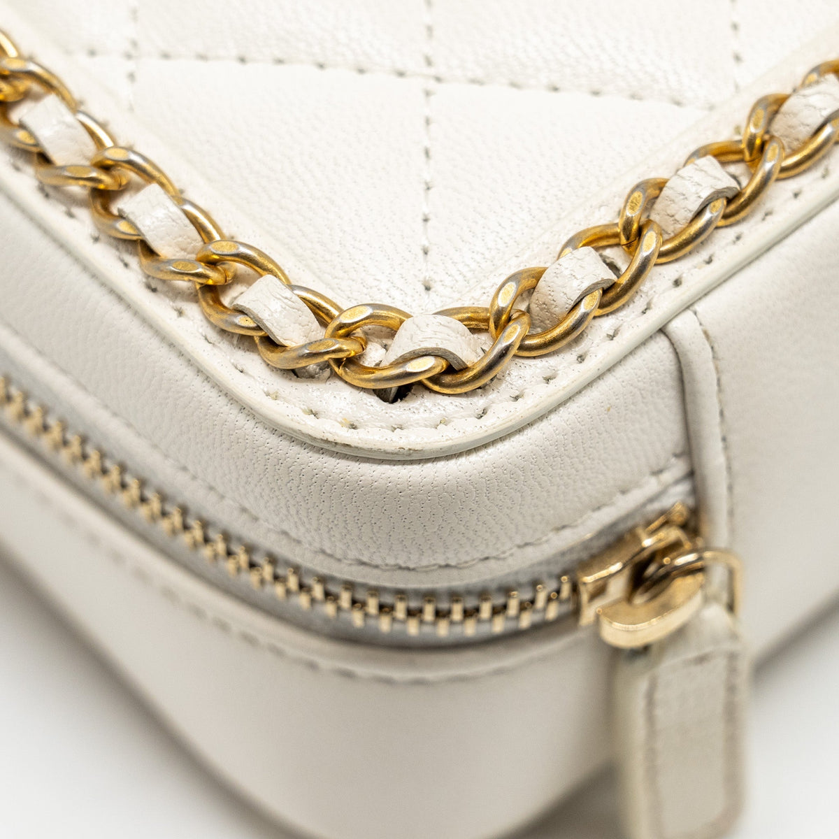 chanel-mini-vanity-clutch-with-chain-lambskin-white-ghw