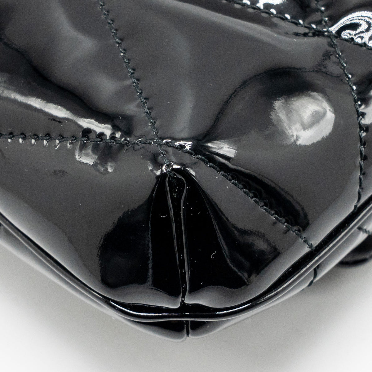 saint-laurent-ysl-le-5-a-7-quilted-shoulder-bag-patent-black-ghw