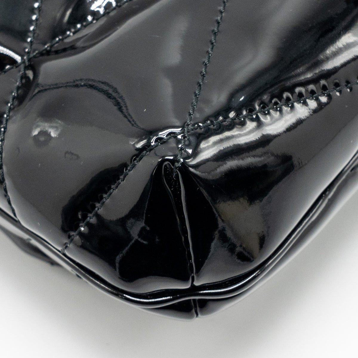 saint-laurent-ysl-le-5-a-7-quilted-shoulder-bag-patent-black-ghw