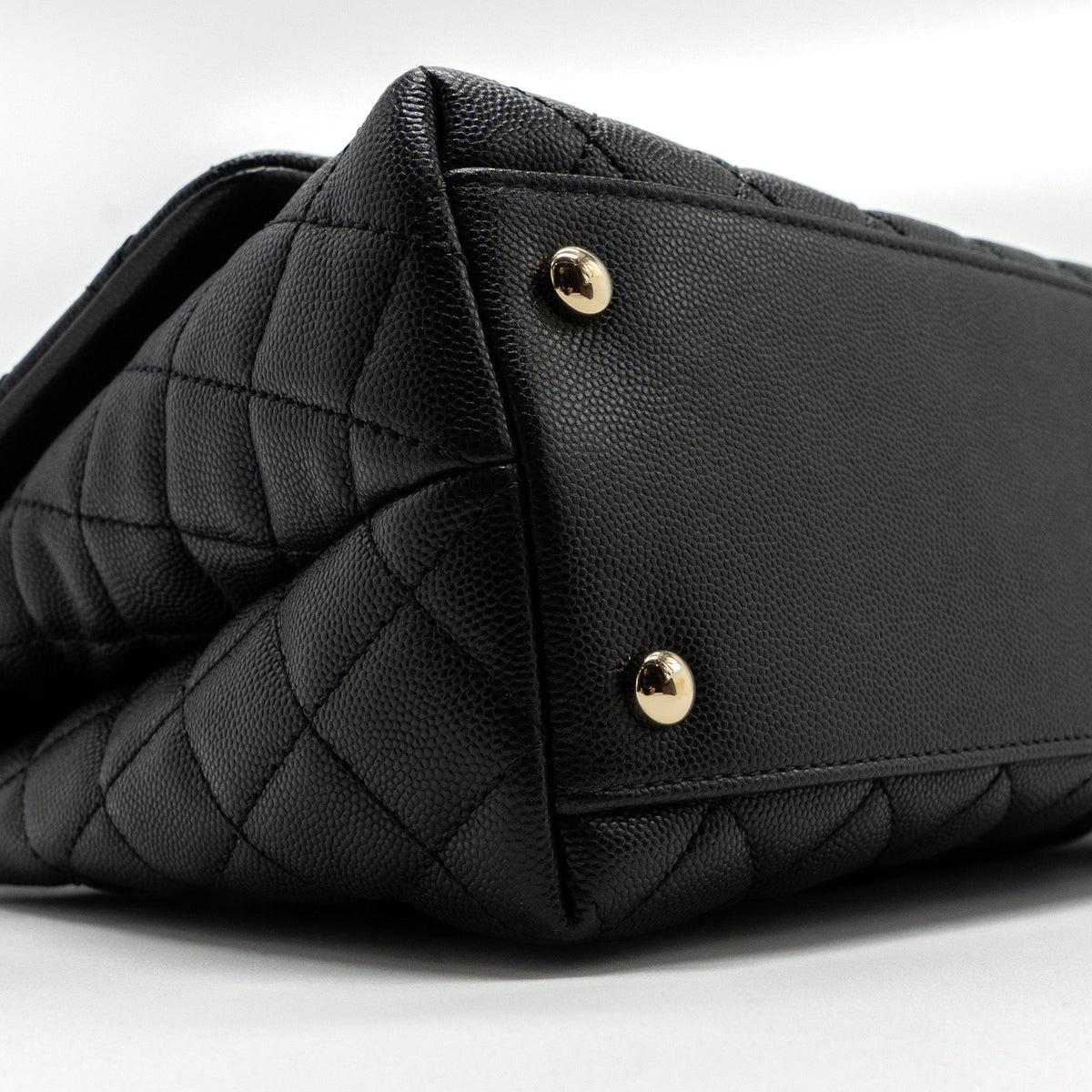chanel-medium-coco-handle-flap-bag-lizard-embossed-handle-caviar-black-lghw