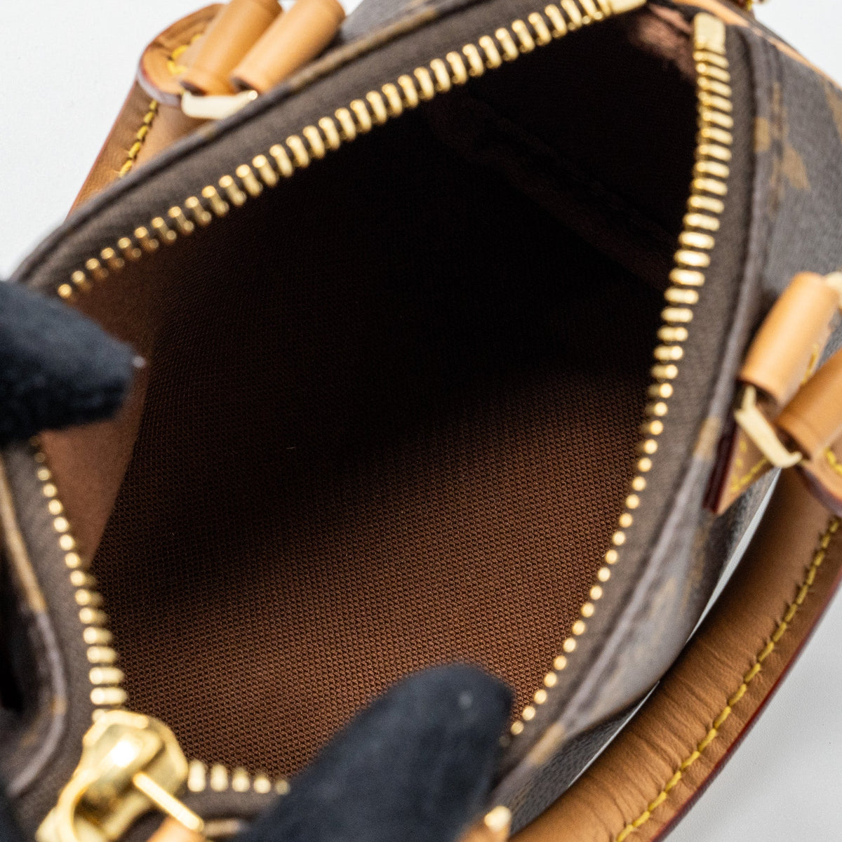 louis-vuitton-nano-speedy-monogram-canvas-ghwnew-version-1