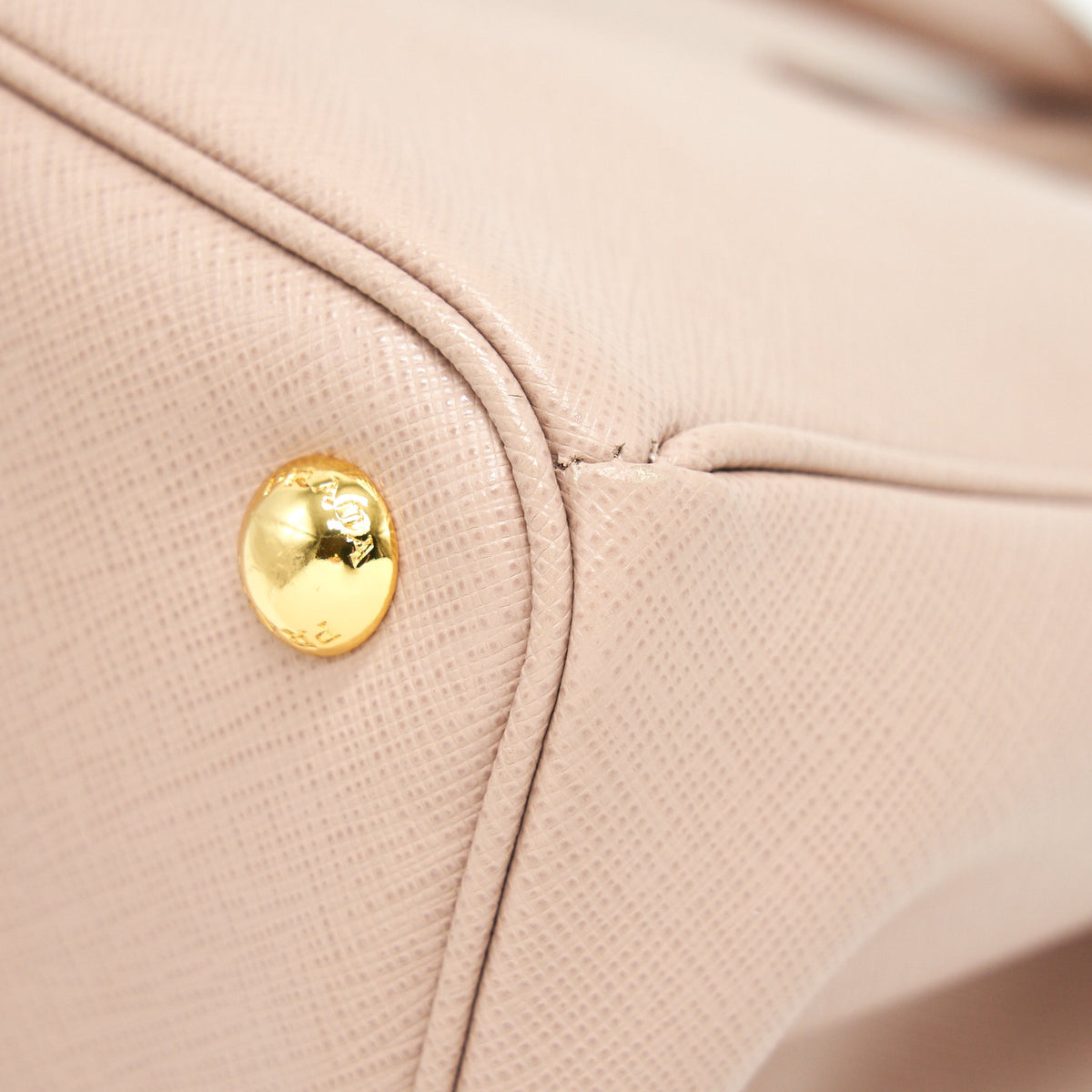 prada-saffiano-beige-shoulder-bag