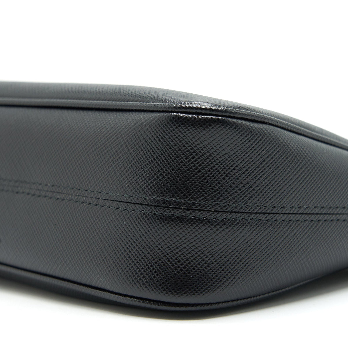 prada-re-edition-saffiano-leather-in-black